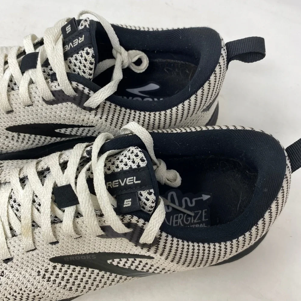 Brooks‎ Revel 5 Womens Running Shoes White Black 1203611B121 Size 9.5 Medium B